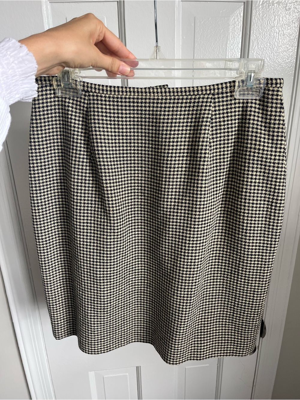 Ann Taylor LOFT Wool Blend Navy/Ivory Houndstooth Tweed Mini Skirt Size 8, Lined